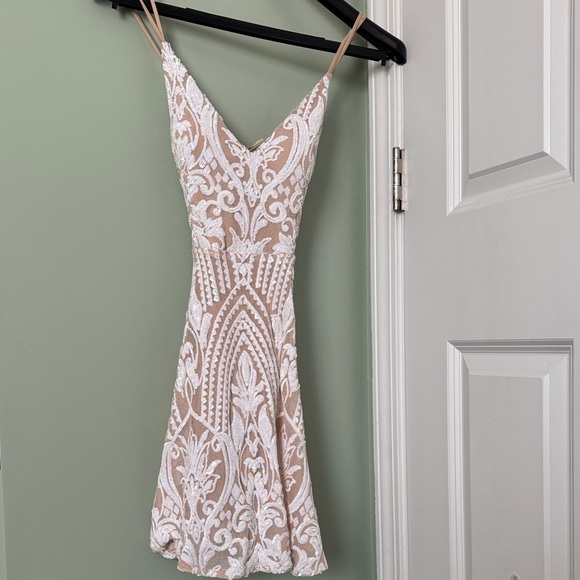 Windsor Dresses & Skirts - Windsor White and Tan Lace Mini Dress